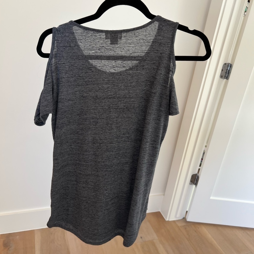 Old Navy Grey Twist Cold Shoulder Shirt Womens Small - Picture 2 of 12
